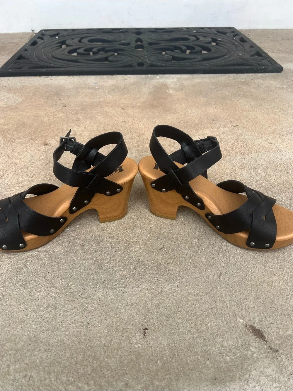 Korks Black Leather Woven Clog Platform Sandals